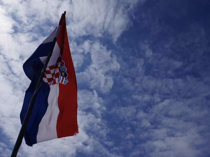 ドブロブニク城壁のクロアチア国旗
